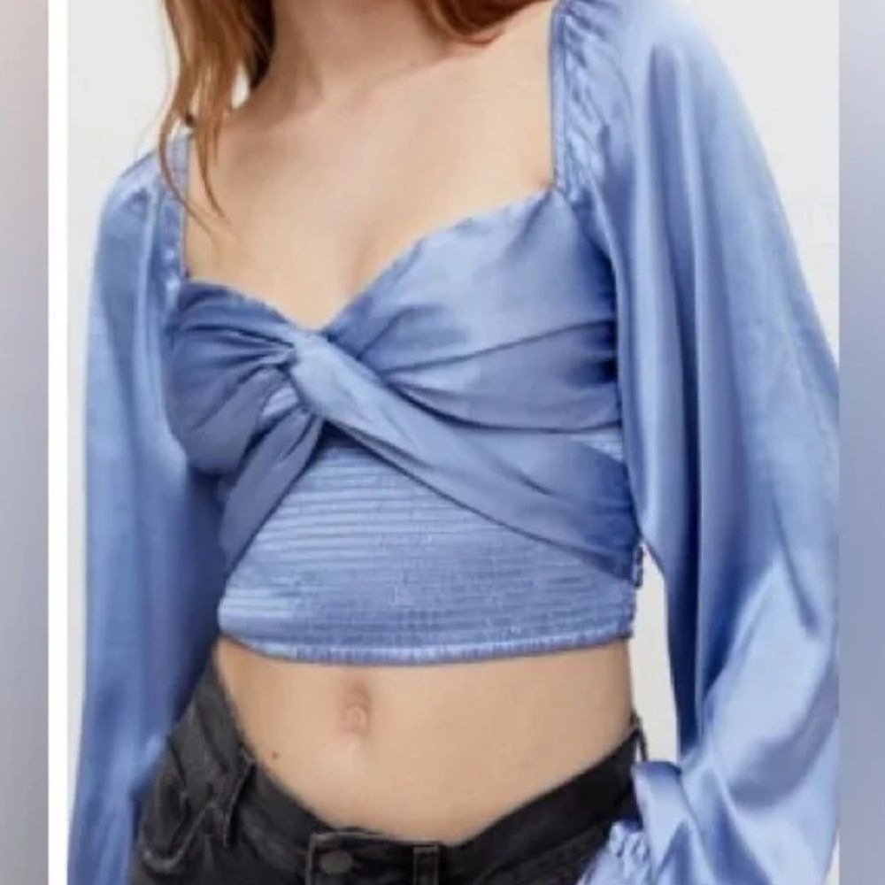 UO Urban Outfitters Periwinkle Blue Satin Long Sleeve Cropped Top Shirt Blouse L
